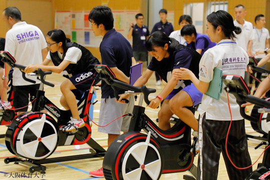 自転車エルゴメーター（wattbike）