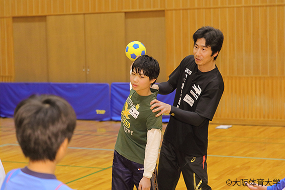 女子ハンドボール部コーチ 下河内洋平教授