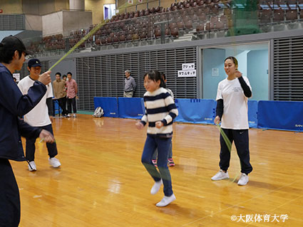 本学ダブルダッチ同好会による指導