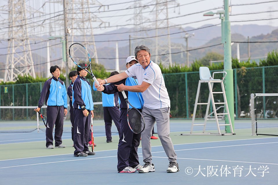 技術指導のポイントを説明する竹内氏