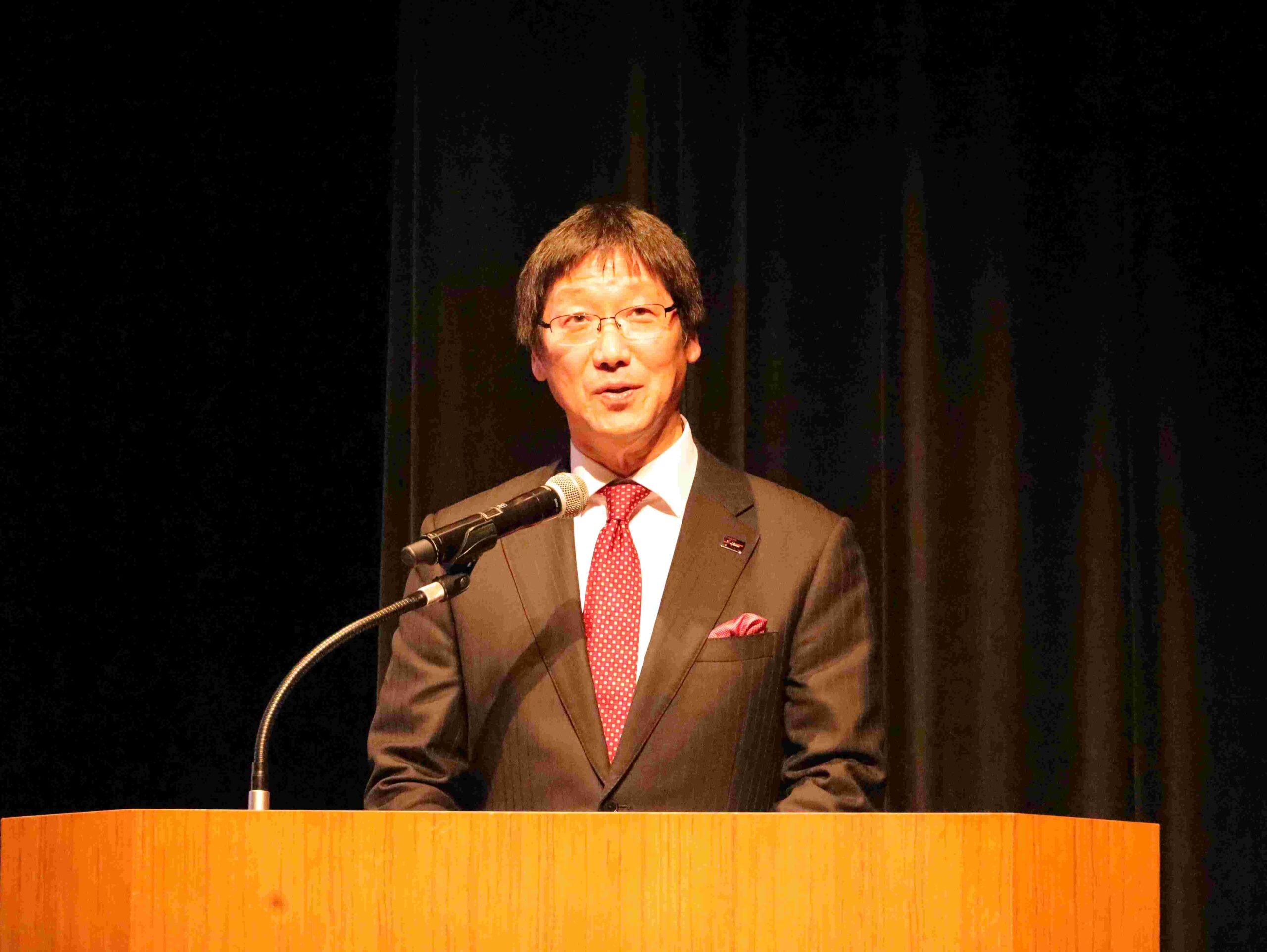 伊坂忠夫会長
