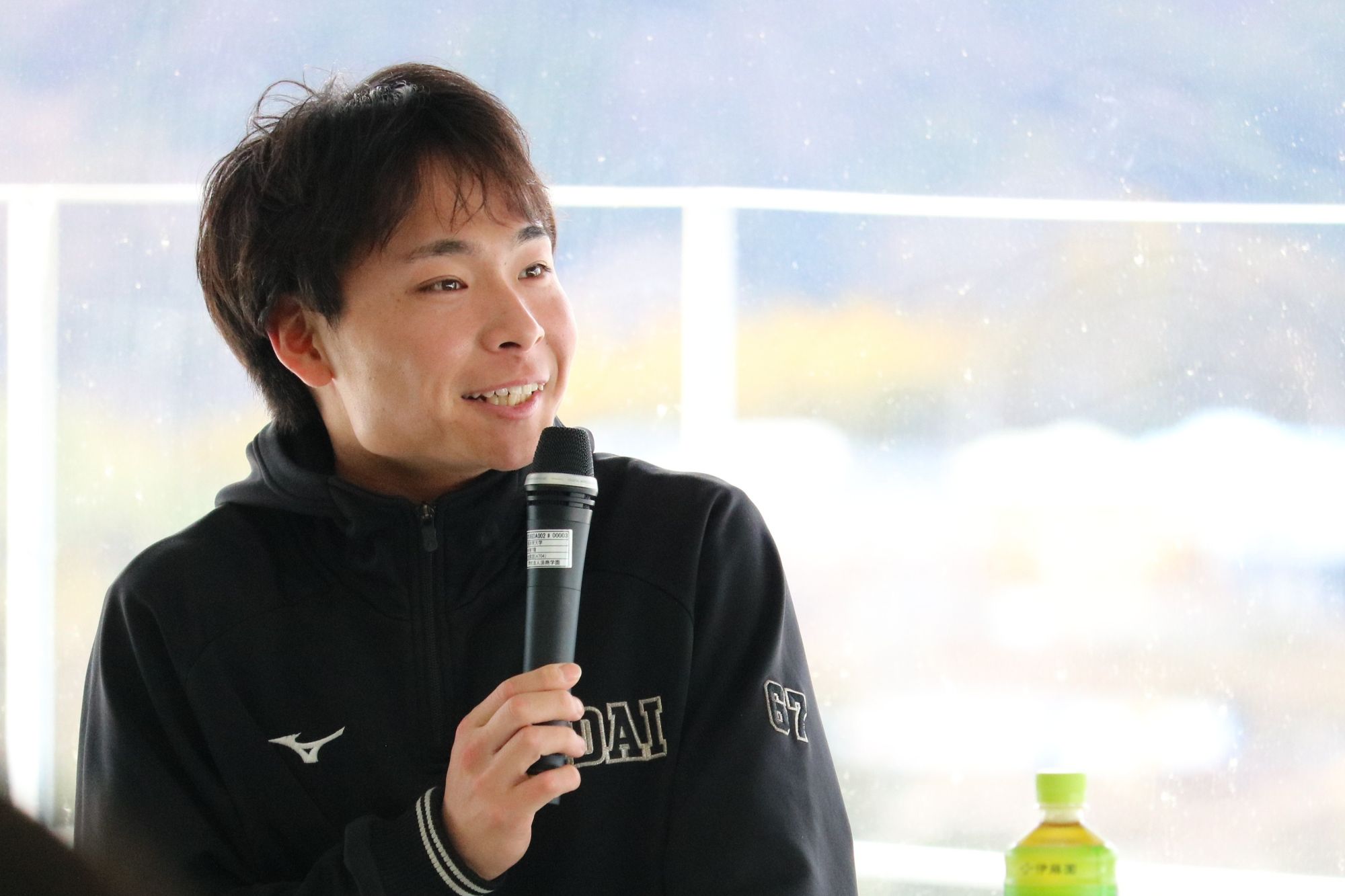 大学生活について話す髙見凜太朗さん(体育学部4年・硬式野球部男子)