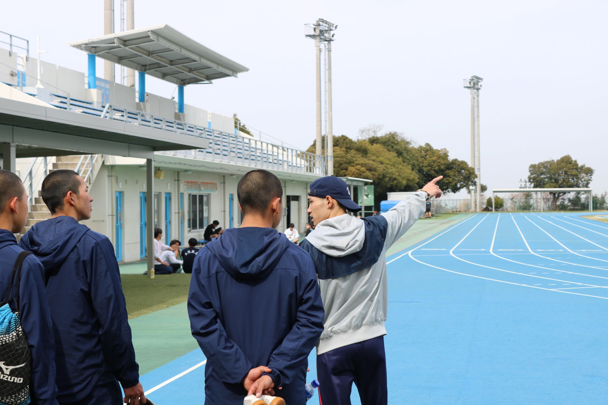 第3種公認競技場の陸上競技場を見学・大阪体育大学