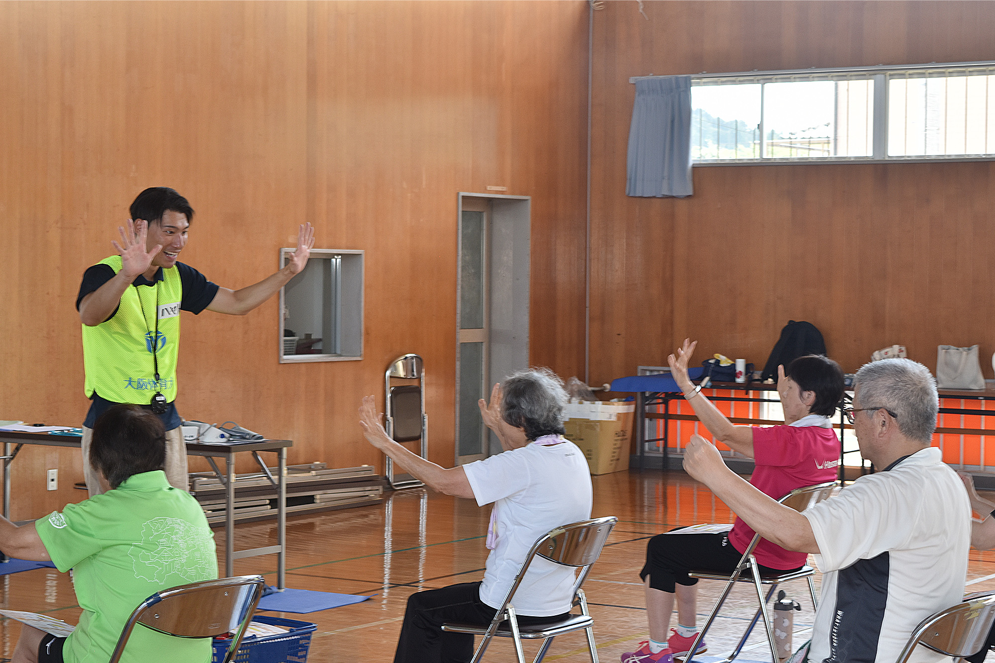 お元気度チェックで健康体操をレクチャー
