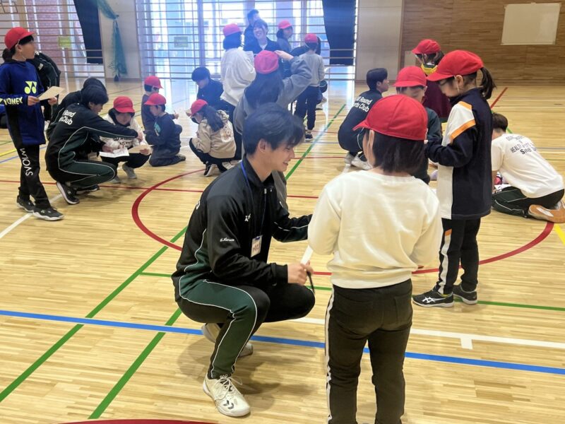 ゲーム形式で互いに紹介し合います