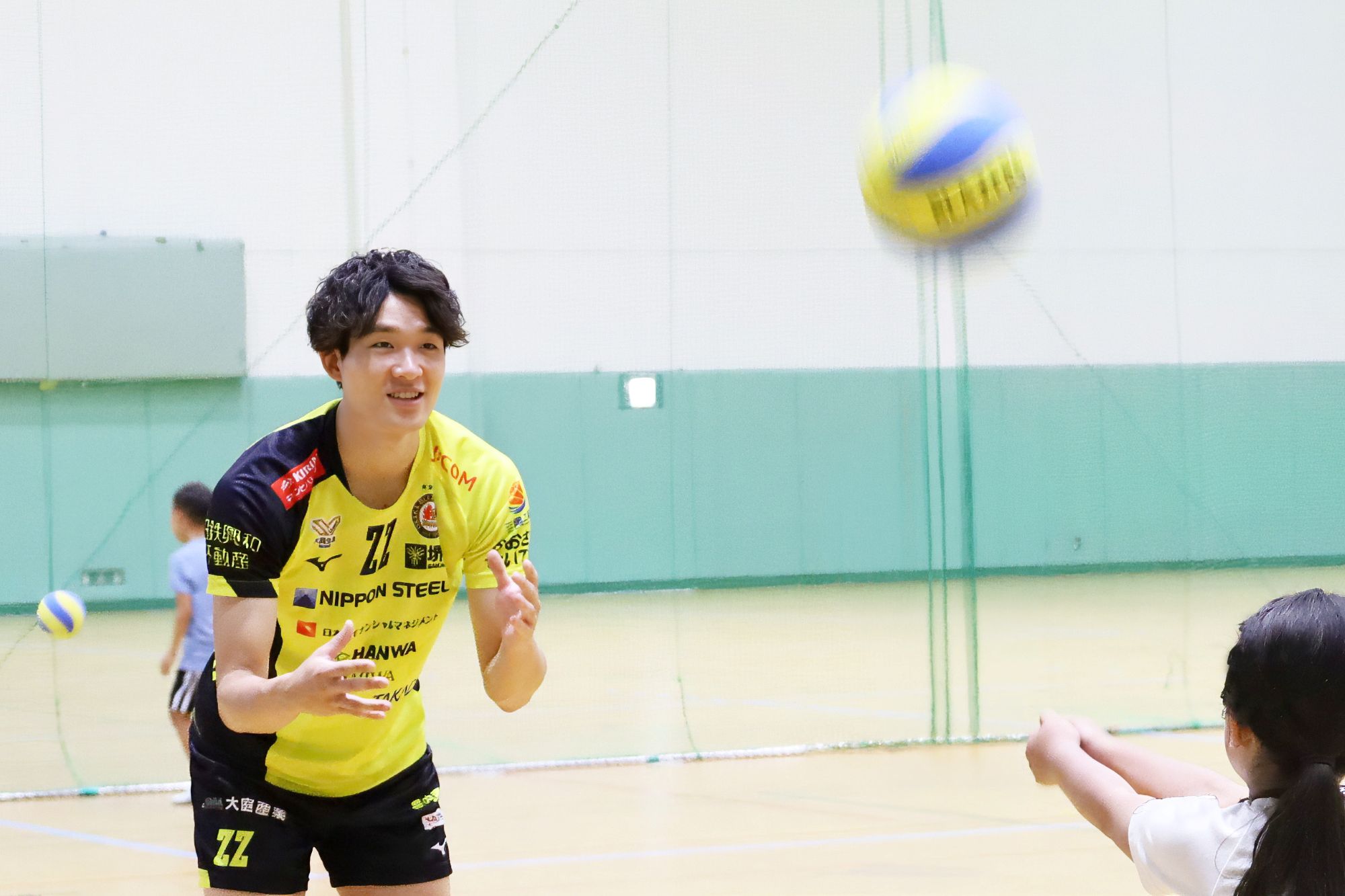 子ども一人ひとりの運動能力に合わせ、細やかに指導する柿崎選手