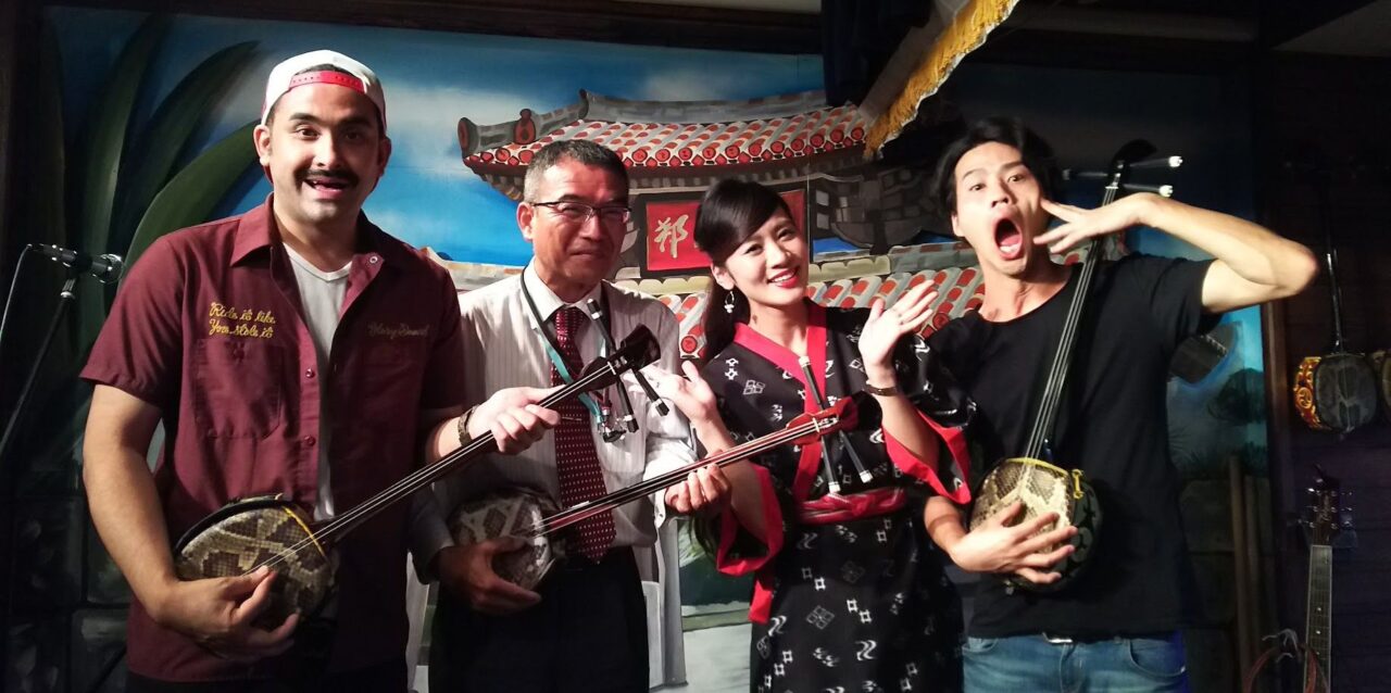 気の合う仲間と舞台に(左から 植野君 竹田君 元ミス沖縄さん 松下君)
【竹田さん提供】