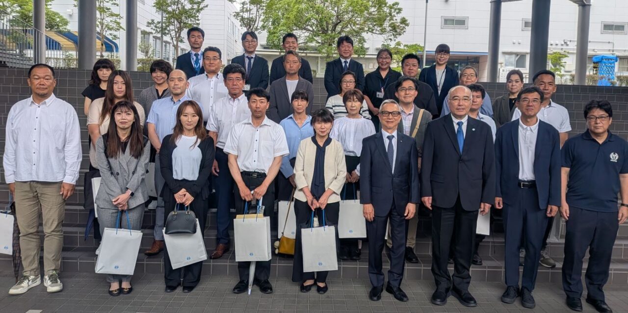 教育後援会役員会に参加した父母、保護者と教職員
【大阪体育大学】