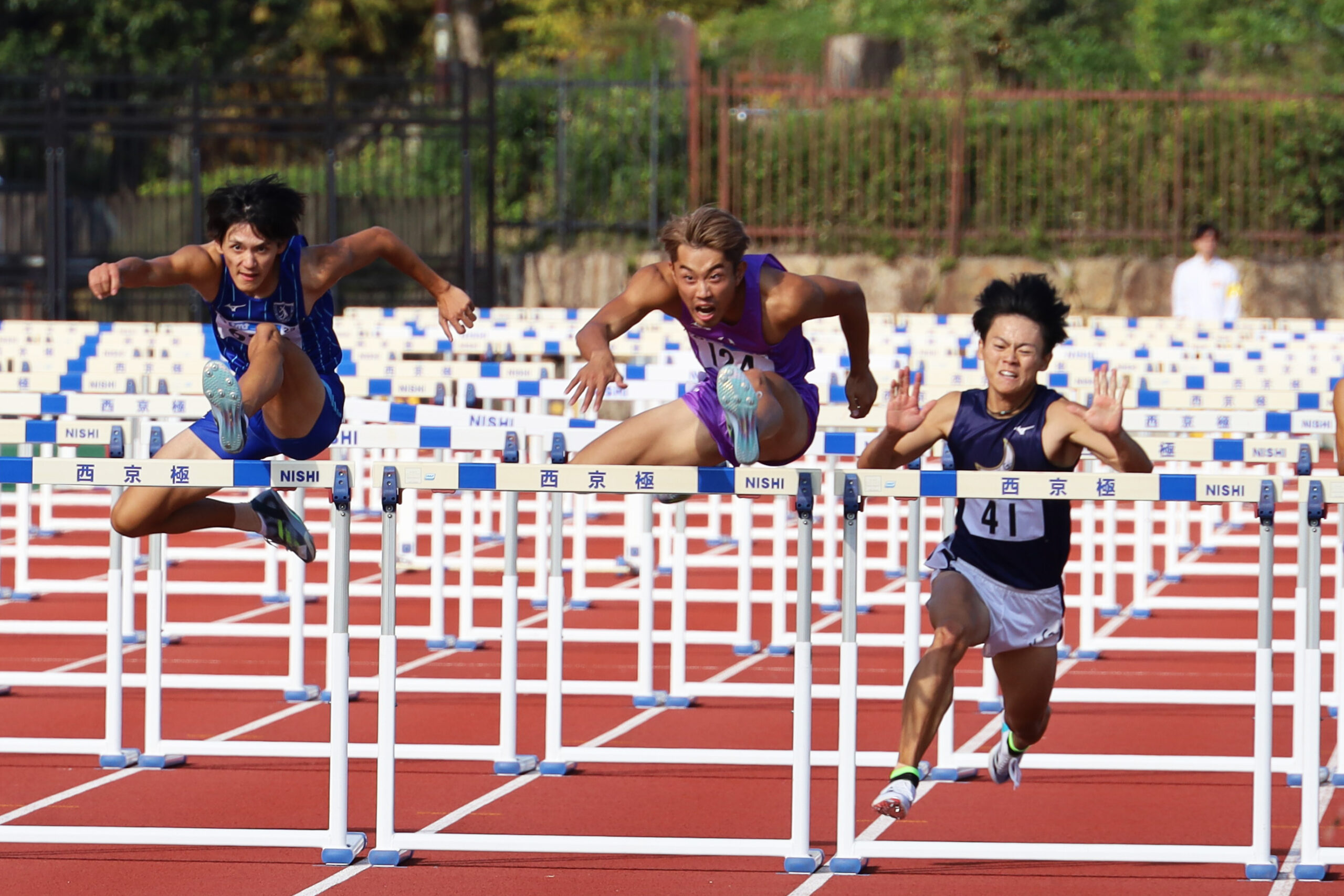 〈男子110ｍ障害〉　優勝　岩元楓磨