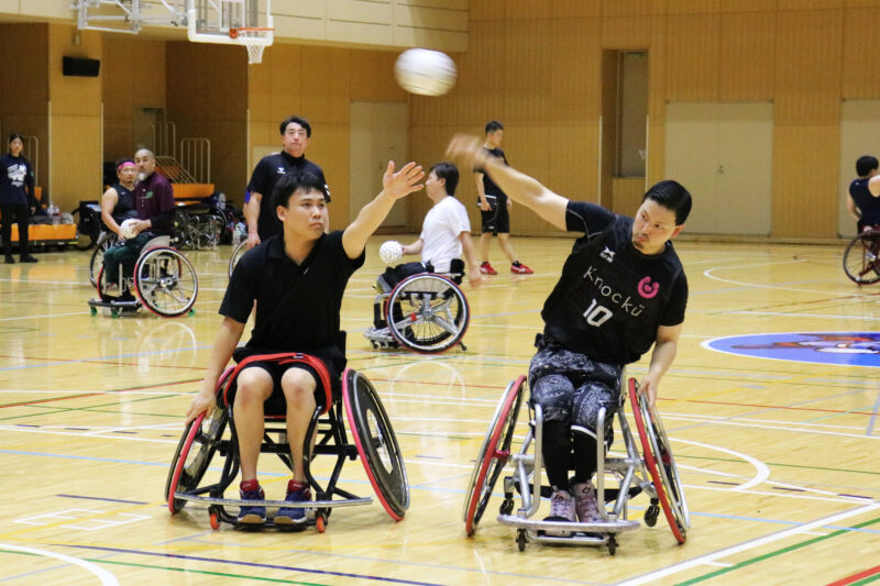 アダプテッド・スポーツ部の学生もサポートに入った