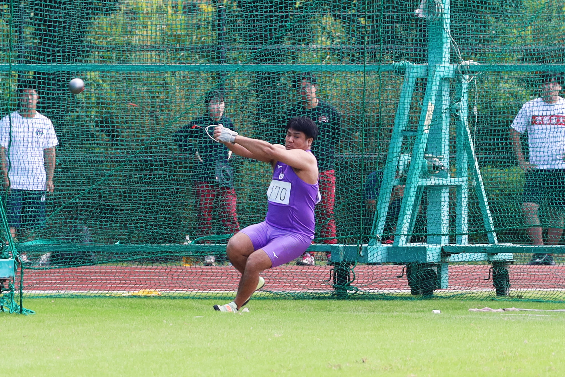 〈男子ハンマー投げ〉　優勝　吉田明大