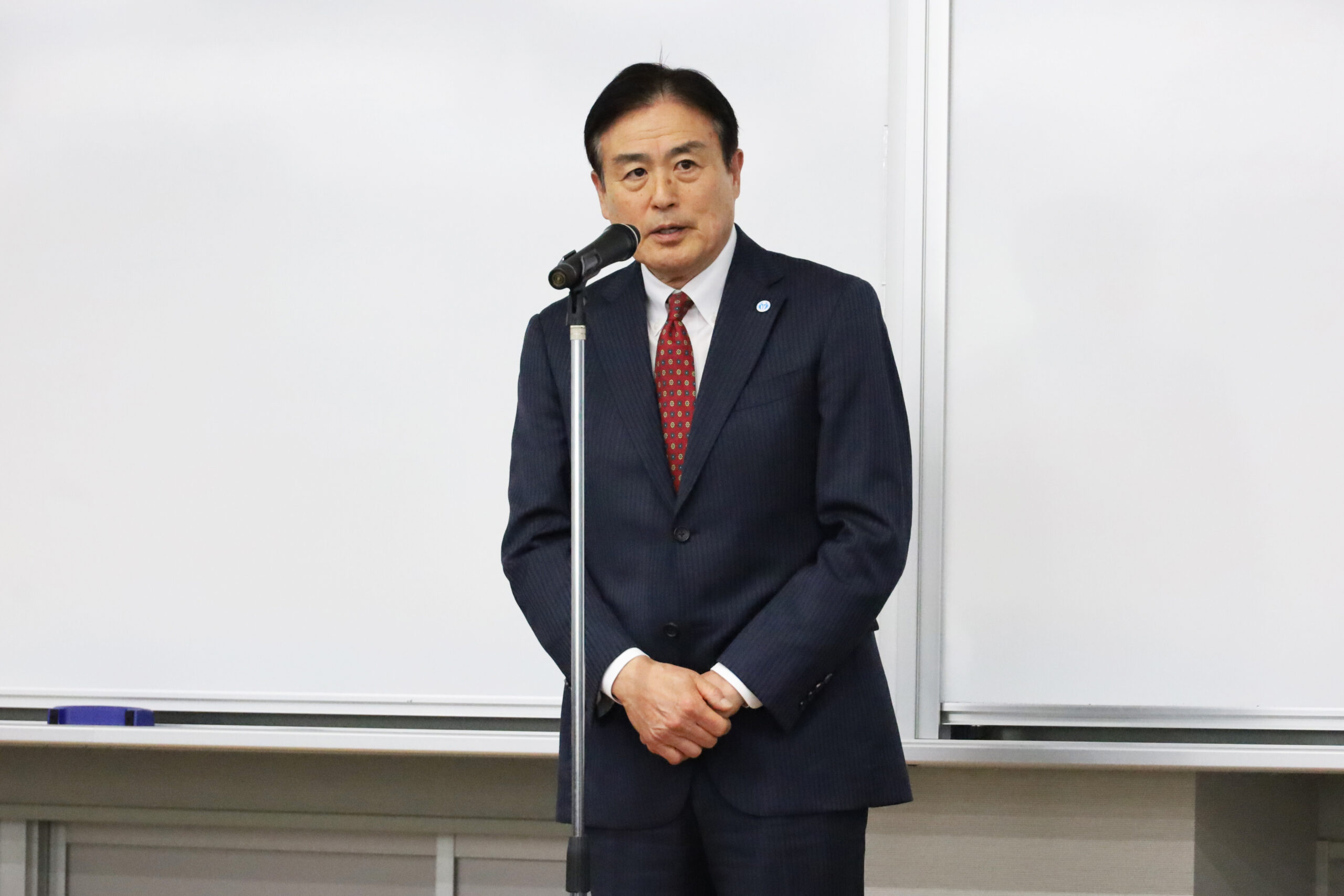 「この表彰を宝物として持ち続けてほしい」と原田学長