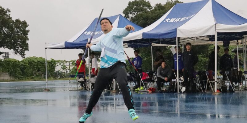 やり投げ単独の公認競技会「OUHS Javelin Throw Festival」。男子で優勝したディーン元気選手(ミズノ) 【大阪体育大学】