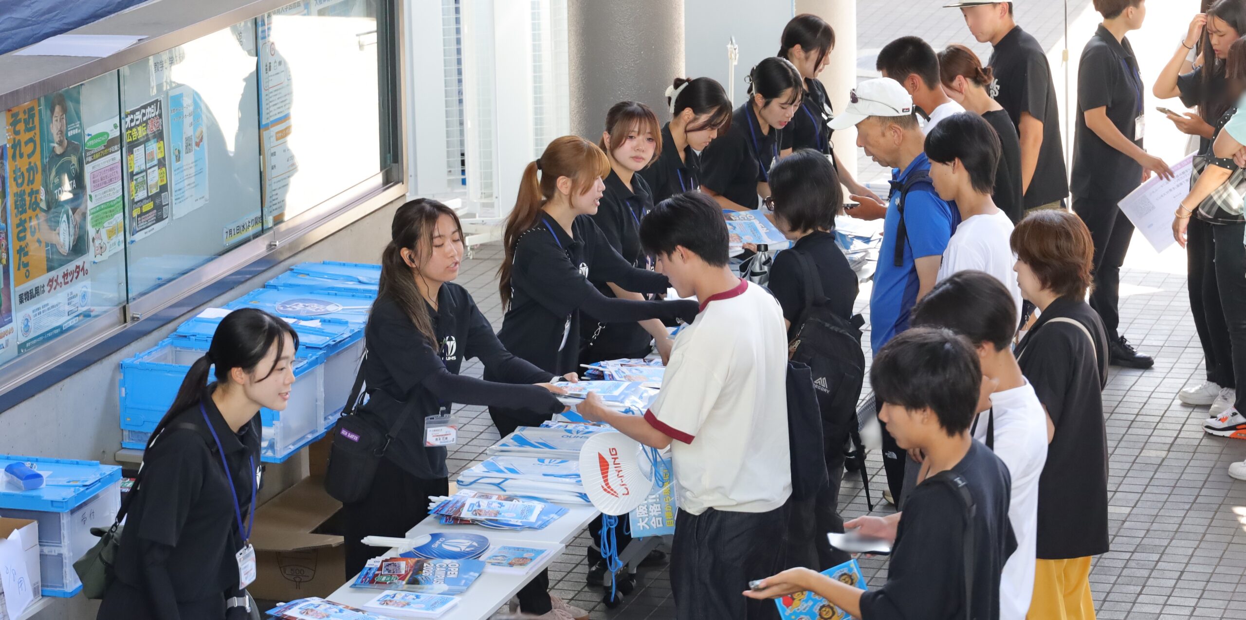 来場すると、ボーキャンズが受け付けでお出迎え