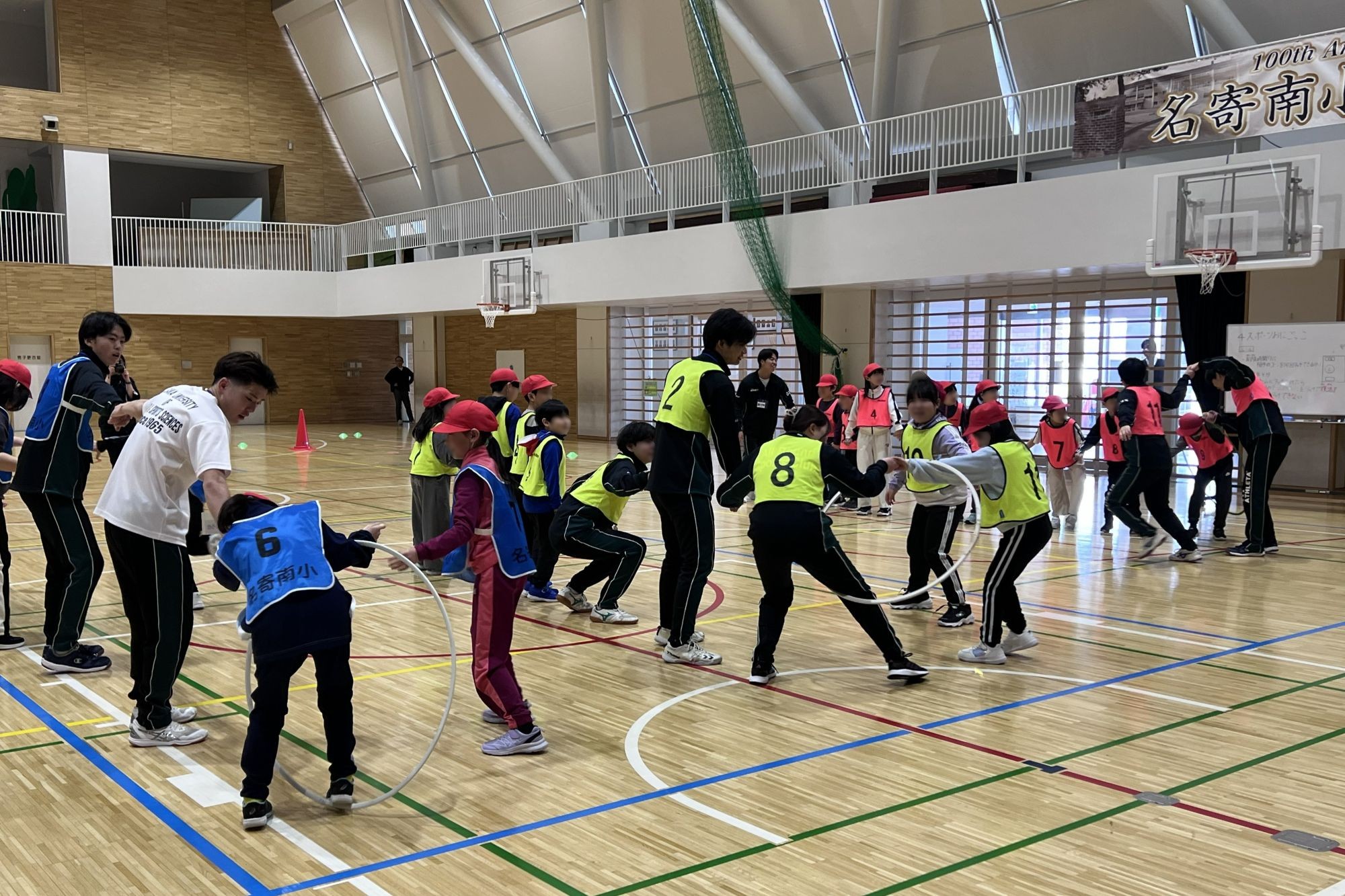 フラフープを使って運動量を上げていきます