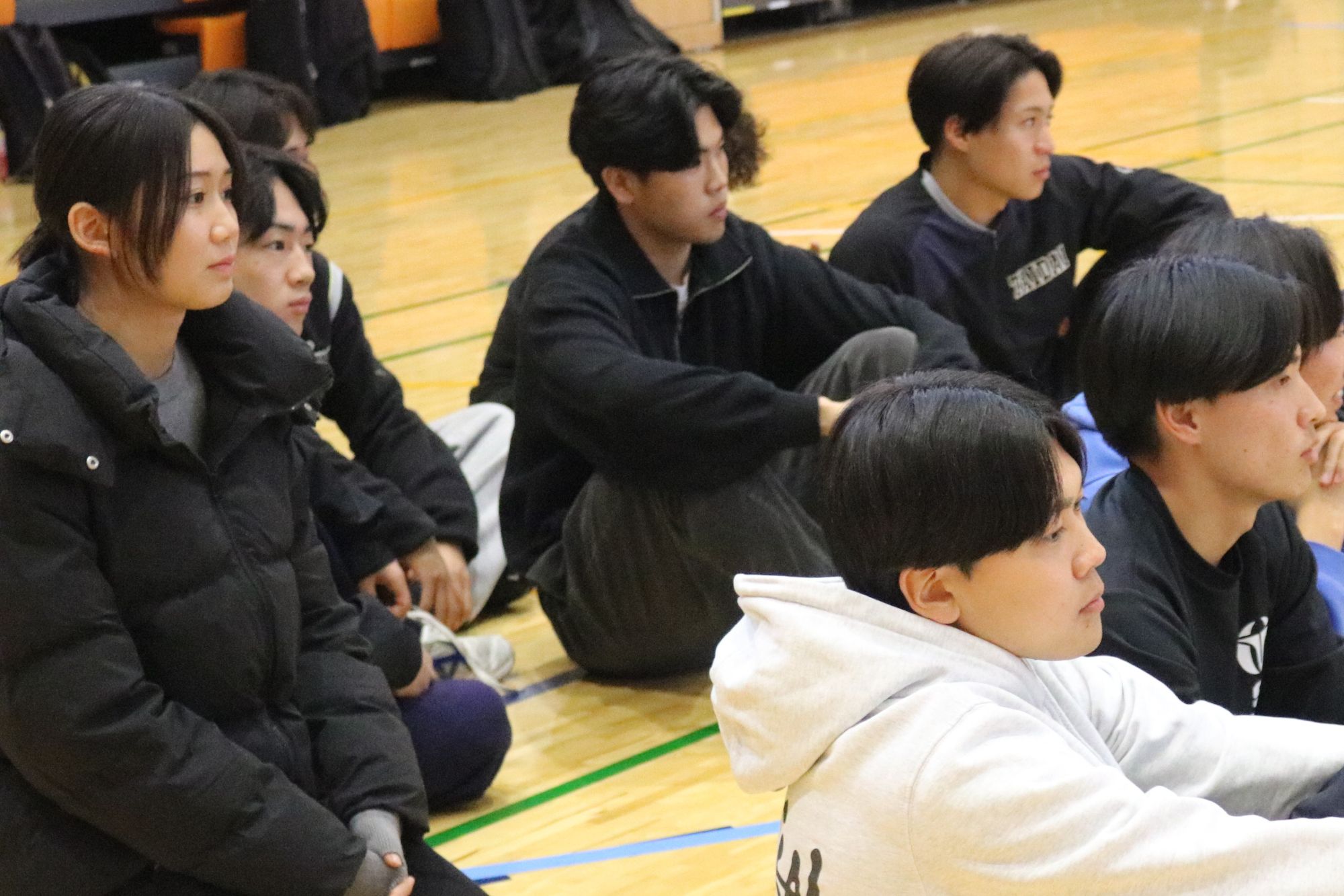 講評を聴く学生たち