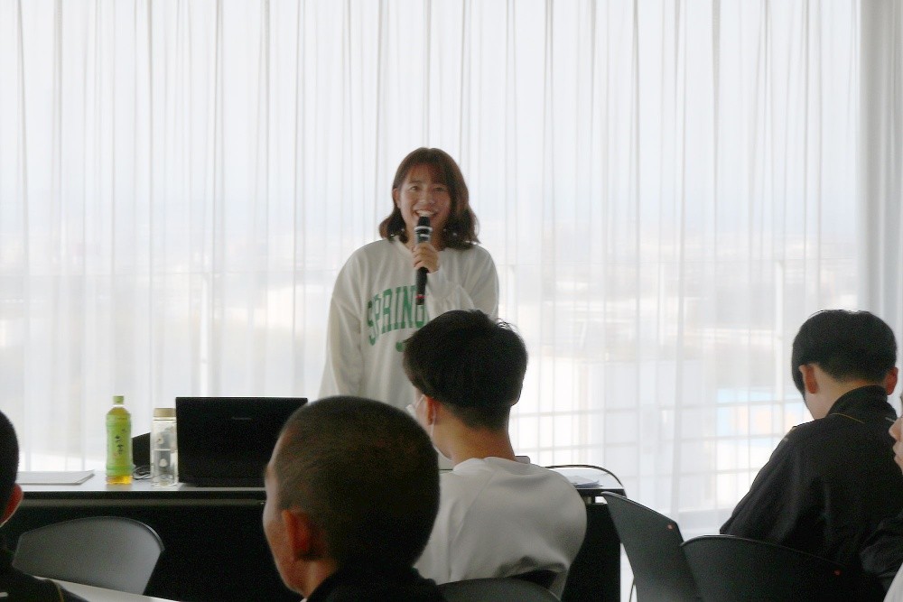 あべの翔学高校で教育実習を経験した上村倫実さん（体育学部4年・スポーツ心理・カウンセリングコース）が学生生活報告