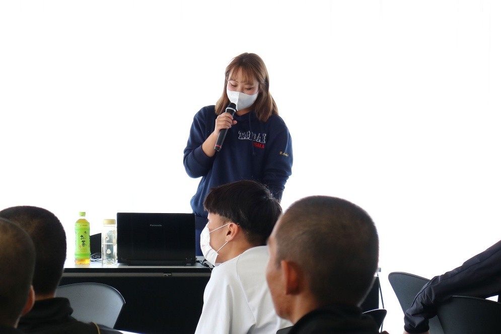 同校OGの森下芽生さん（教育学部2年・保健体育教育コース）が学生生活報告