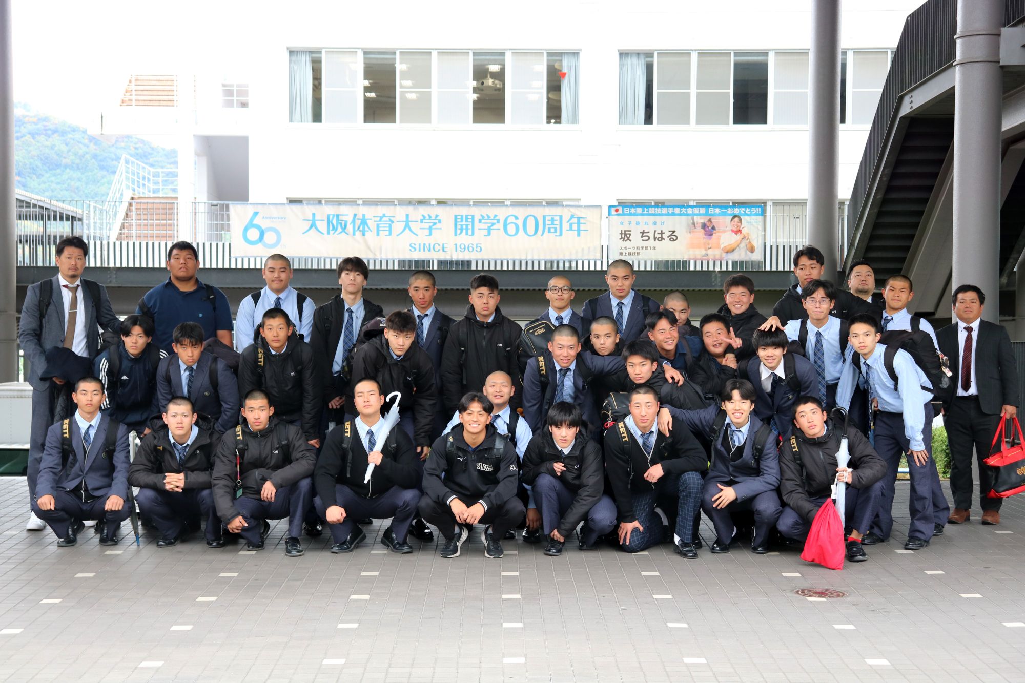 先輩と一緒に記念撮影