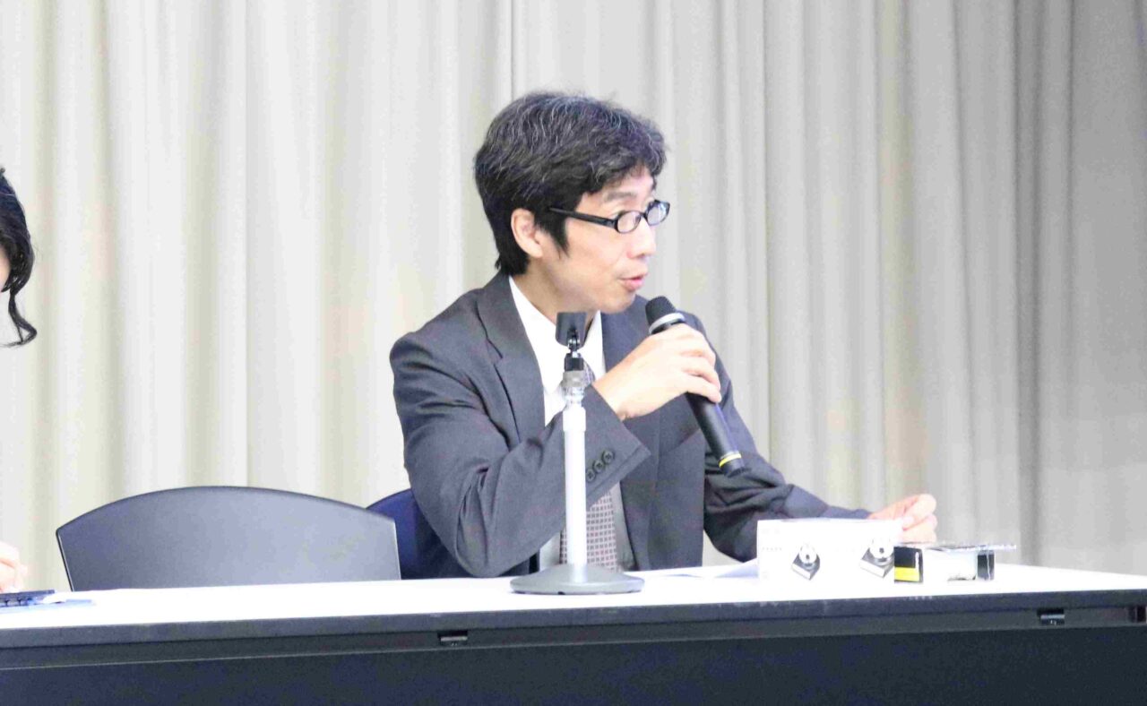 張教授の業績を紹介する下河内洋平教授 【大阪体育大学】
