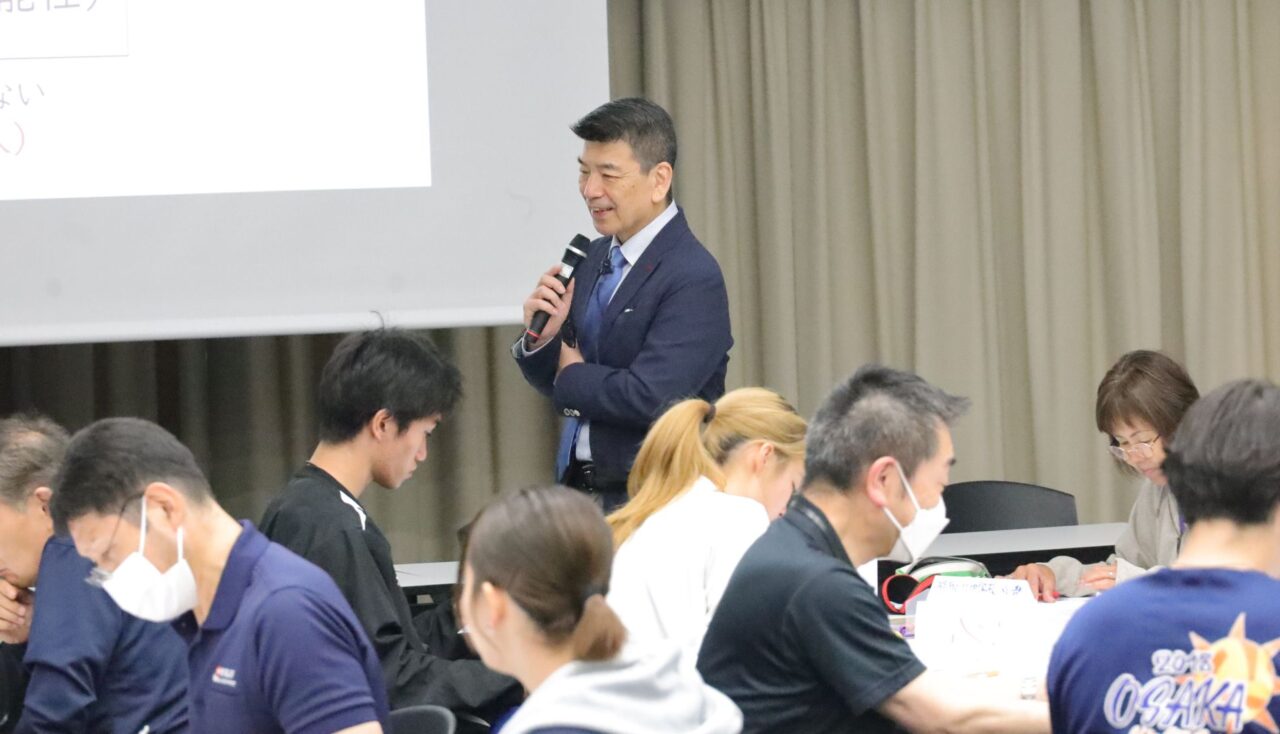 土屋裕睦教授の講義では、スポーツ・ハラスメント（スポハラ）とは無縁な優れたグッドコーチの条件を話し合った
【大阪体育大学】