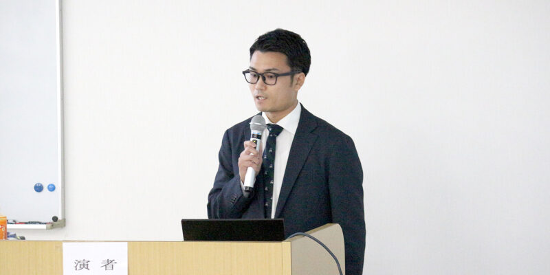 博士後期期課程3年の紺田俊さんが「陸上競技観戦者のファンコミュニティ・アイデンティフィケーション:シンボリック相互作用論の視点から」と題して発表