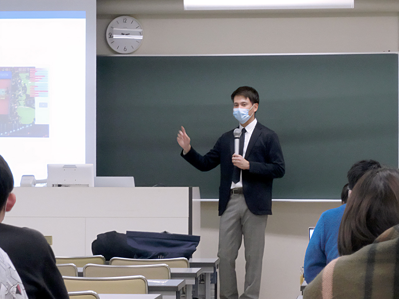 「HPSC/JISSにおける研究-支援のサイクルの実際」をテーマに講義する田中良介先生