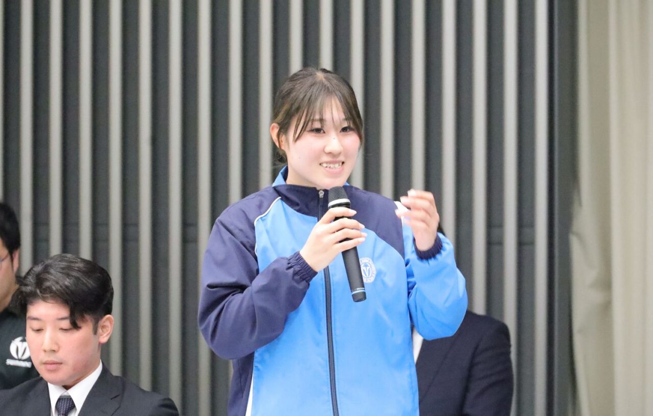 テニス部女子・ 岡村凜那(りんな、3年、鹿児島・鳳凰高校) 【大阪体育大学】