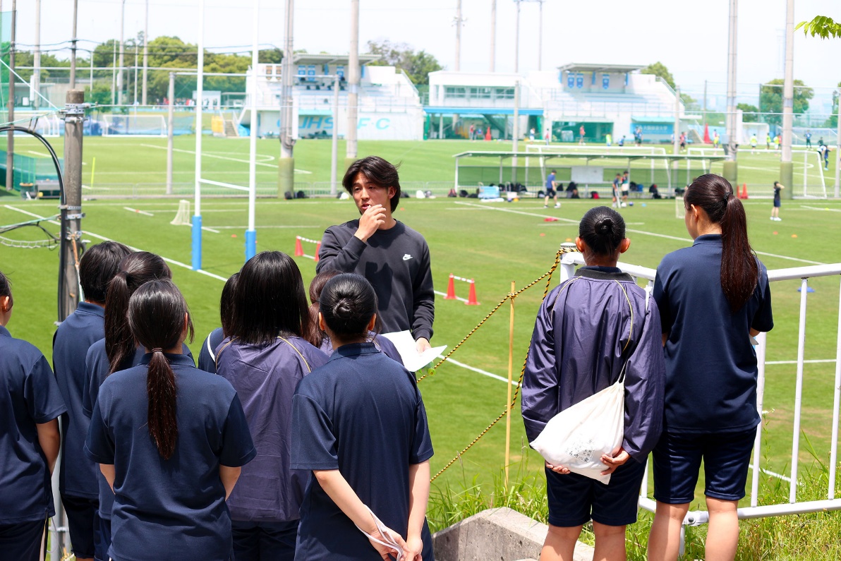 ラグビー場、サッカー場が見渡せる高台から見学