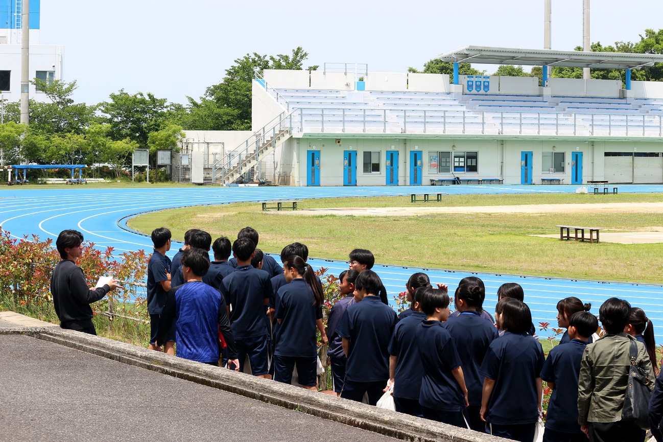 陸上競技場を見学