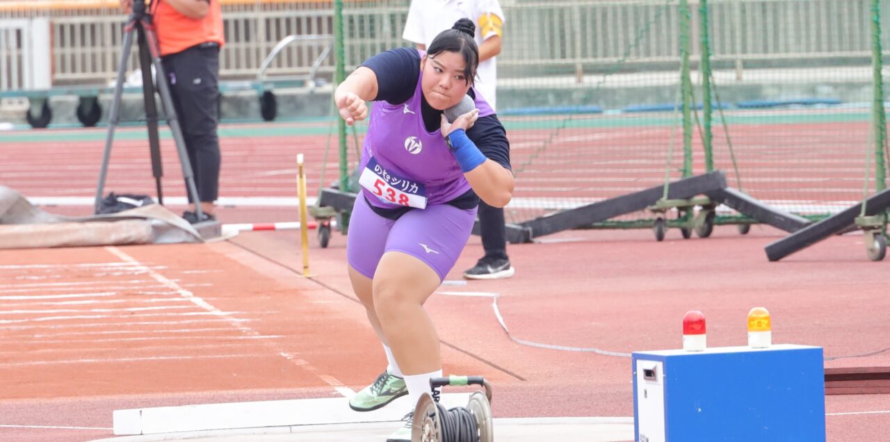 女子砲丸投げ優勝・坂ちはる（スポーツ科学部１年、大阪体育大学浪商高校）