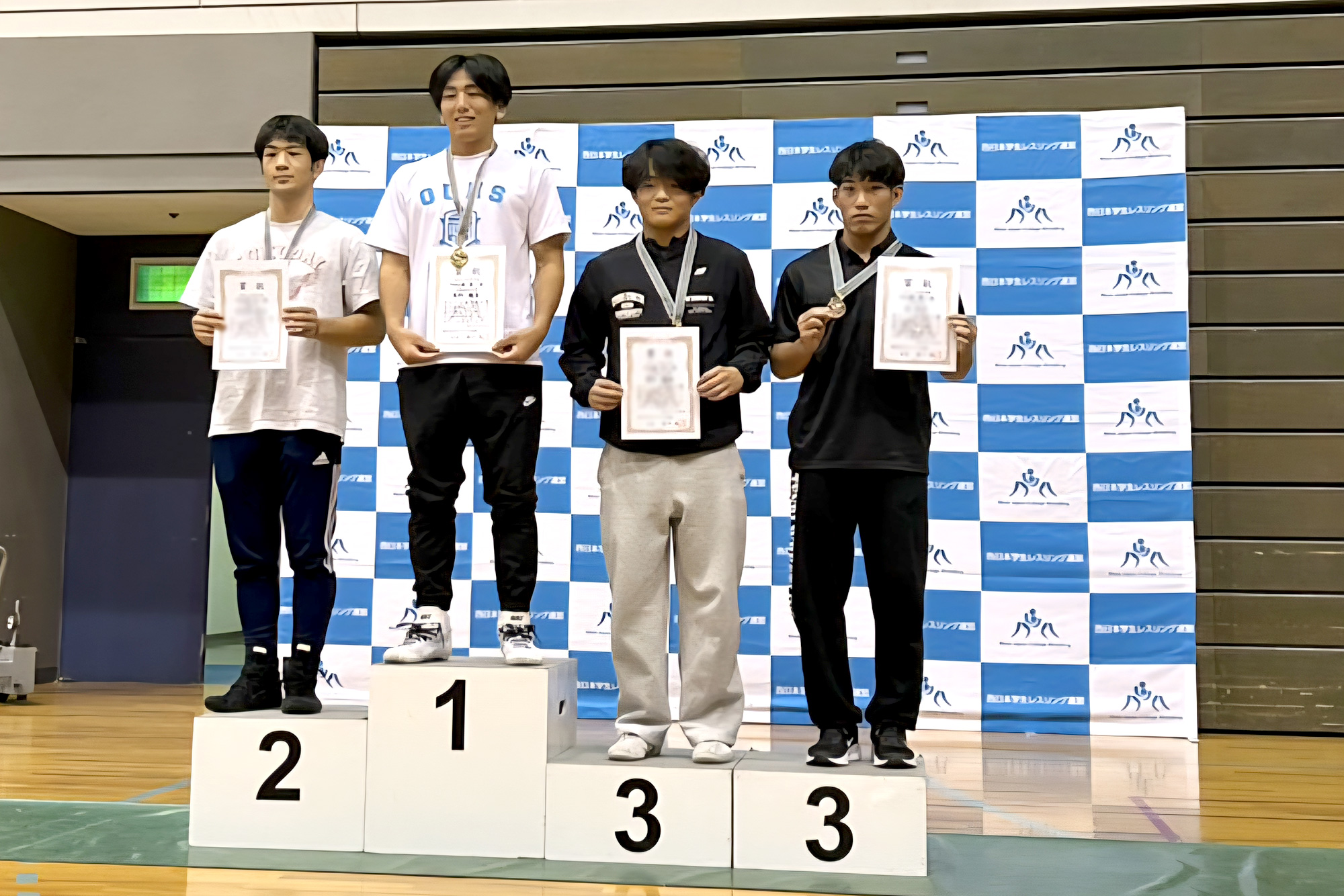 左から2番目、茂野颯良