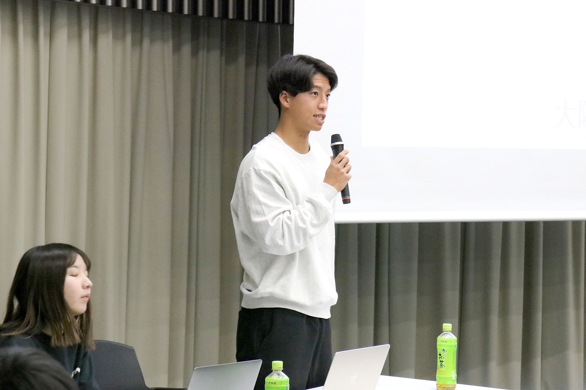 奈良育英高校OBの奥村央樹さん(ひろき、スポーツ科学部2年)