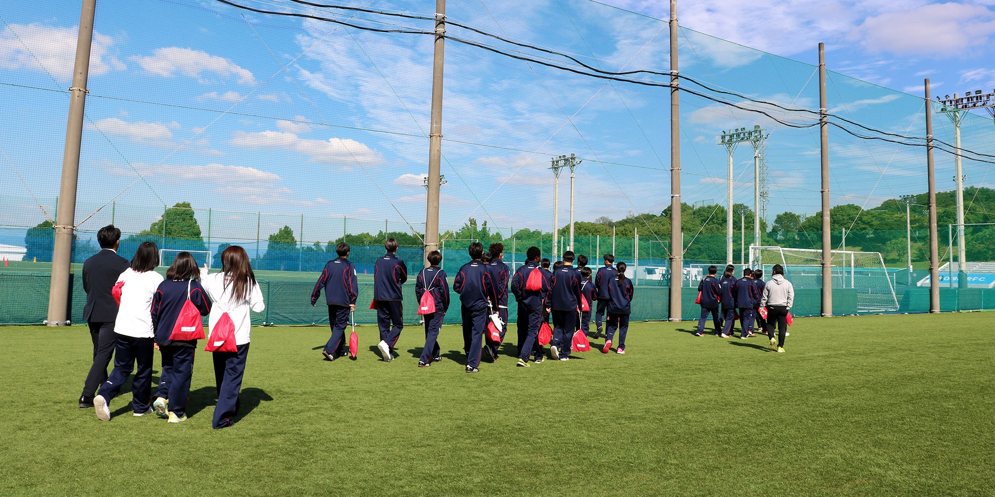サッカー場を見学