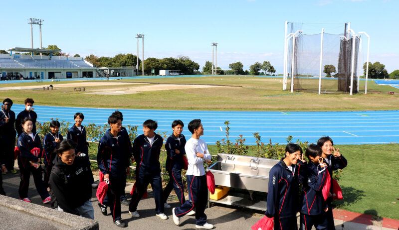陸上競技場を見学