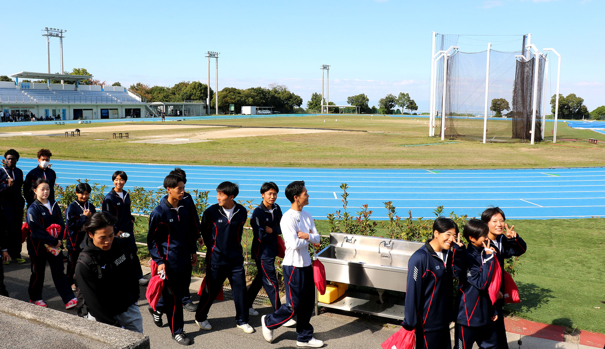 陸上競技場を見学