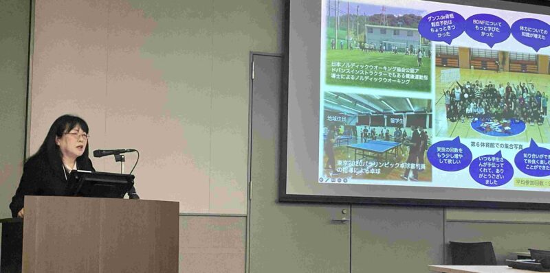 第1回サルコペニア・フレイル指導士活動奨励賞を受賞し、受賞講演をする前島悦子教授【大阪体育大学】