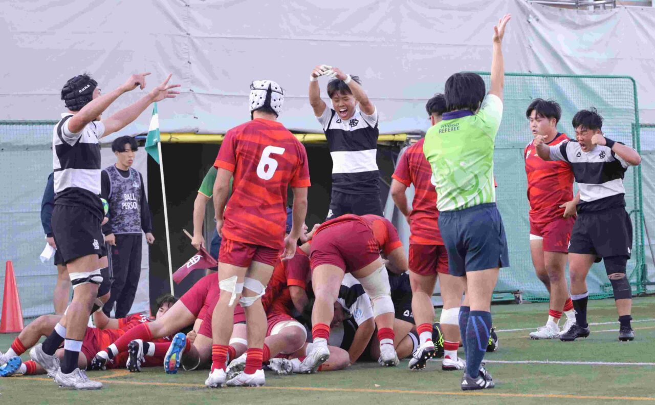 後半30分、ラインアウトからモールトライ 【大阪体育大学】