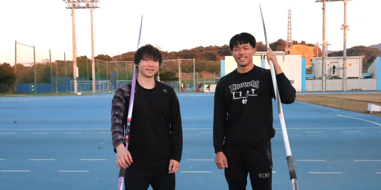 陸上競技部やり投げチームの廣田風吾さん（左、体育学部４年、北海道・帯広農業高校）と奥田倖成さん（体育学部４年、大阪・佐野高校）
【大阪体育大学】