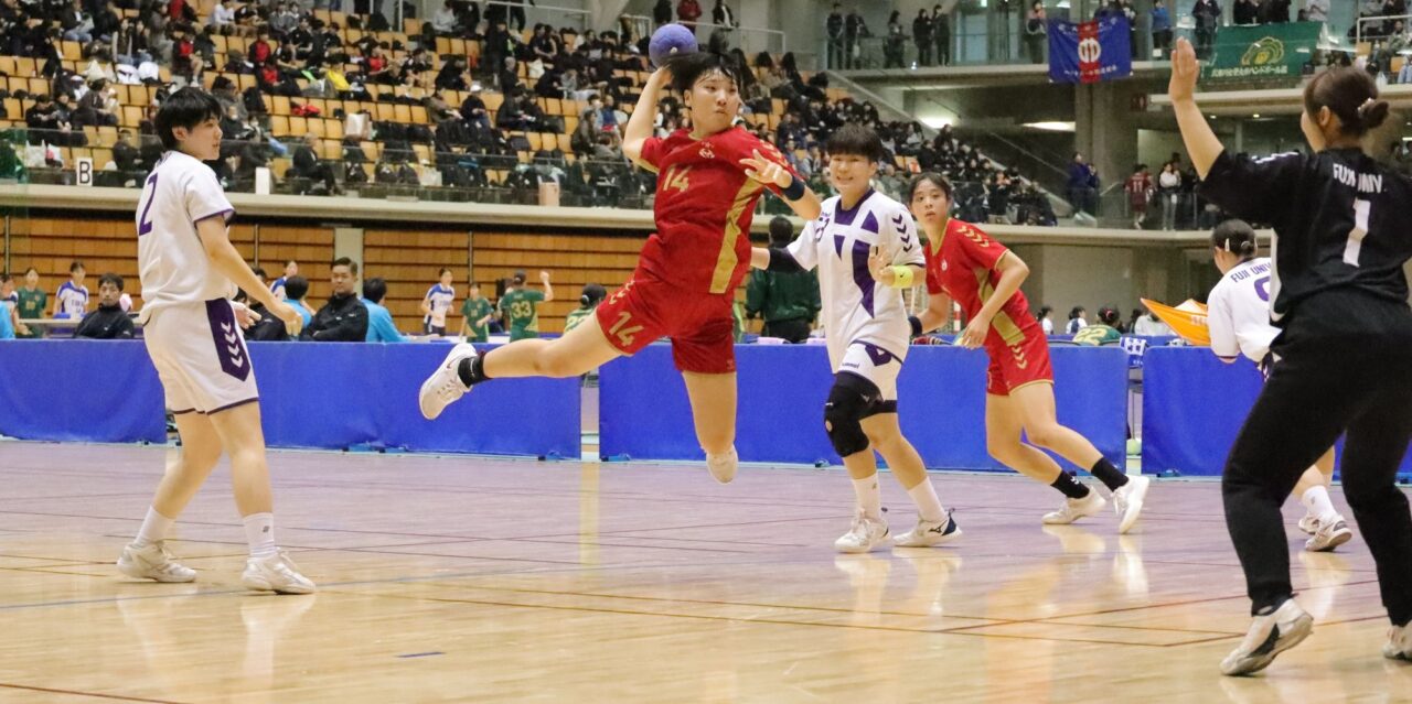 加藤真央（スポーツ科学部１年、昭和学院高校）
【大阪体育大学】