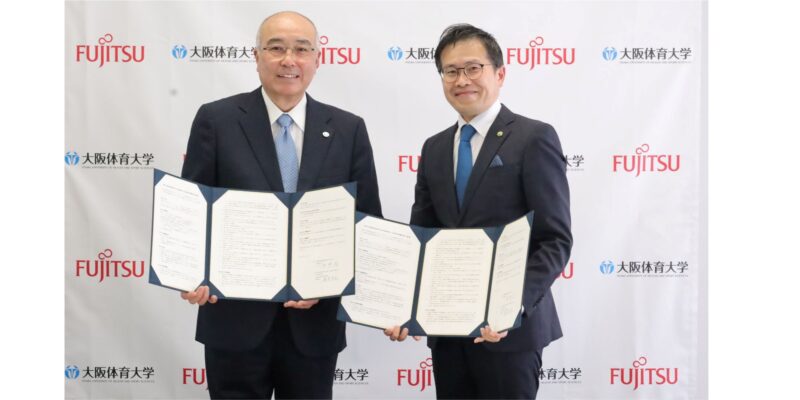 連携協定を締結した神﨑浩学長(左)と藤原英則事業部長