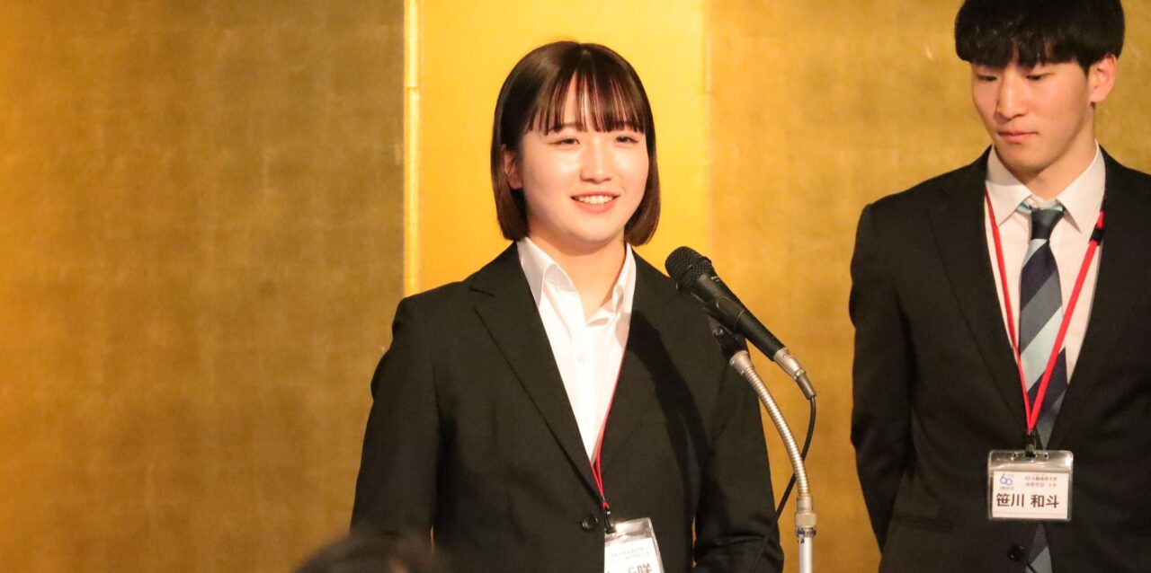 ３月の開学60周年記念シンポジウムで指導体験を語る陽本さん。徳島県海陽町でICTを活用した部活動指導を模索するなど多方面で活動しています【大阪体育大学】