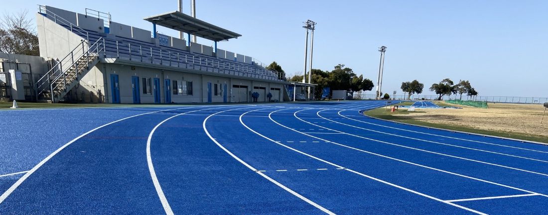大阪体育大学の陸上競技場