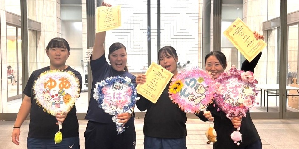 左から、ハンマー投げ13位の藤田唯愛、坂ちはる、川島空、中原鈴
【大阪体育大学】