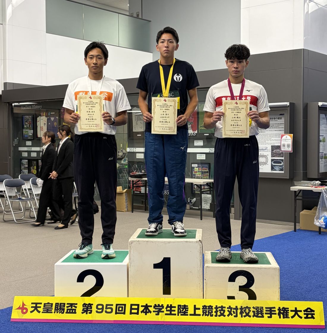 日本インカレで初優勝し表彰台の中央に立つ山本
【大阪体育大学】