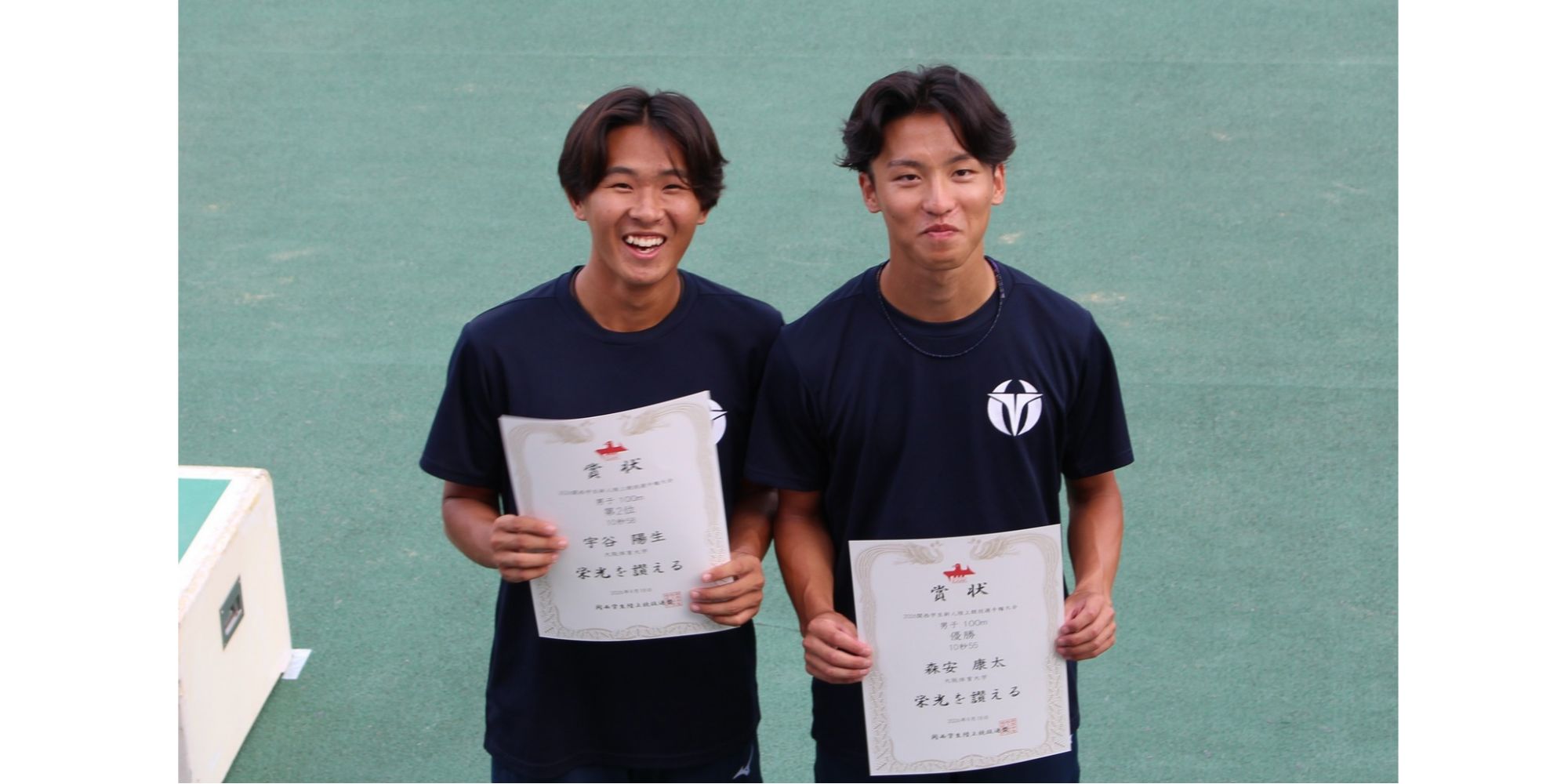 男子100㍍1位の森安康太(スポーツ科学部1年、兵庫・社高校、右)、2位の宇谷陽生 (スポーツ科学部1年、大阪・羽衣学園高校)
【大阪体育大学】
