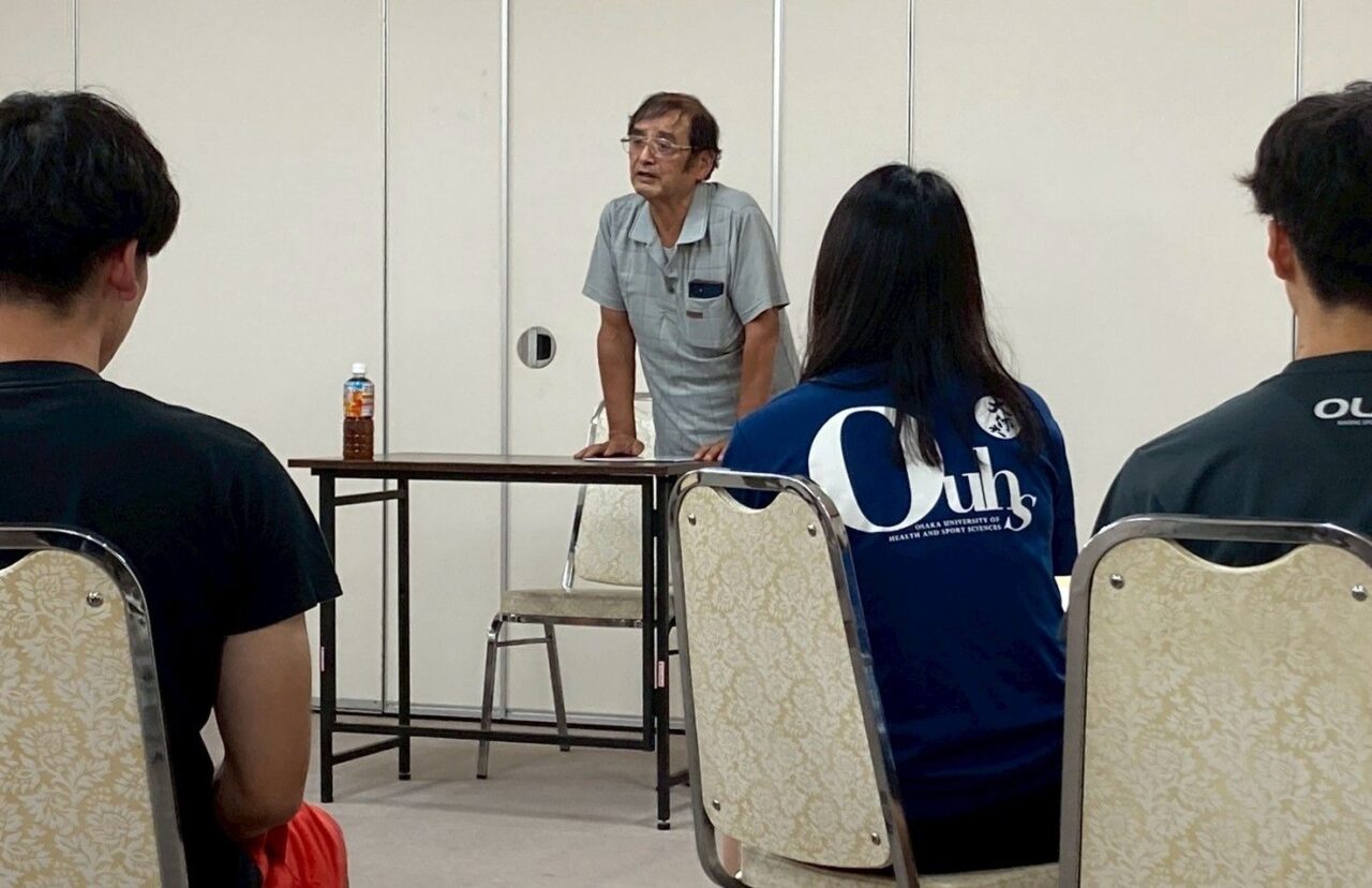 今野由喜さんから車ごと津波にのまれた体験談を聴く学生
【大阪体育大学】