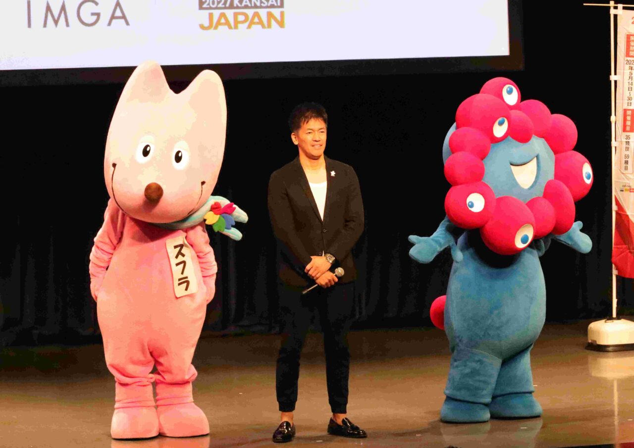 ミャクミャク、スフラと「百獣の王」武井壮さん
【大阪体育大学】