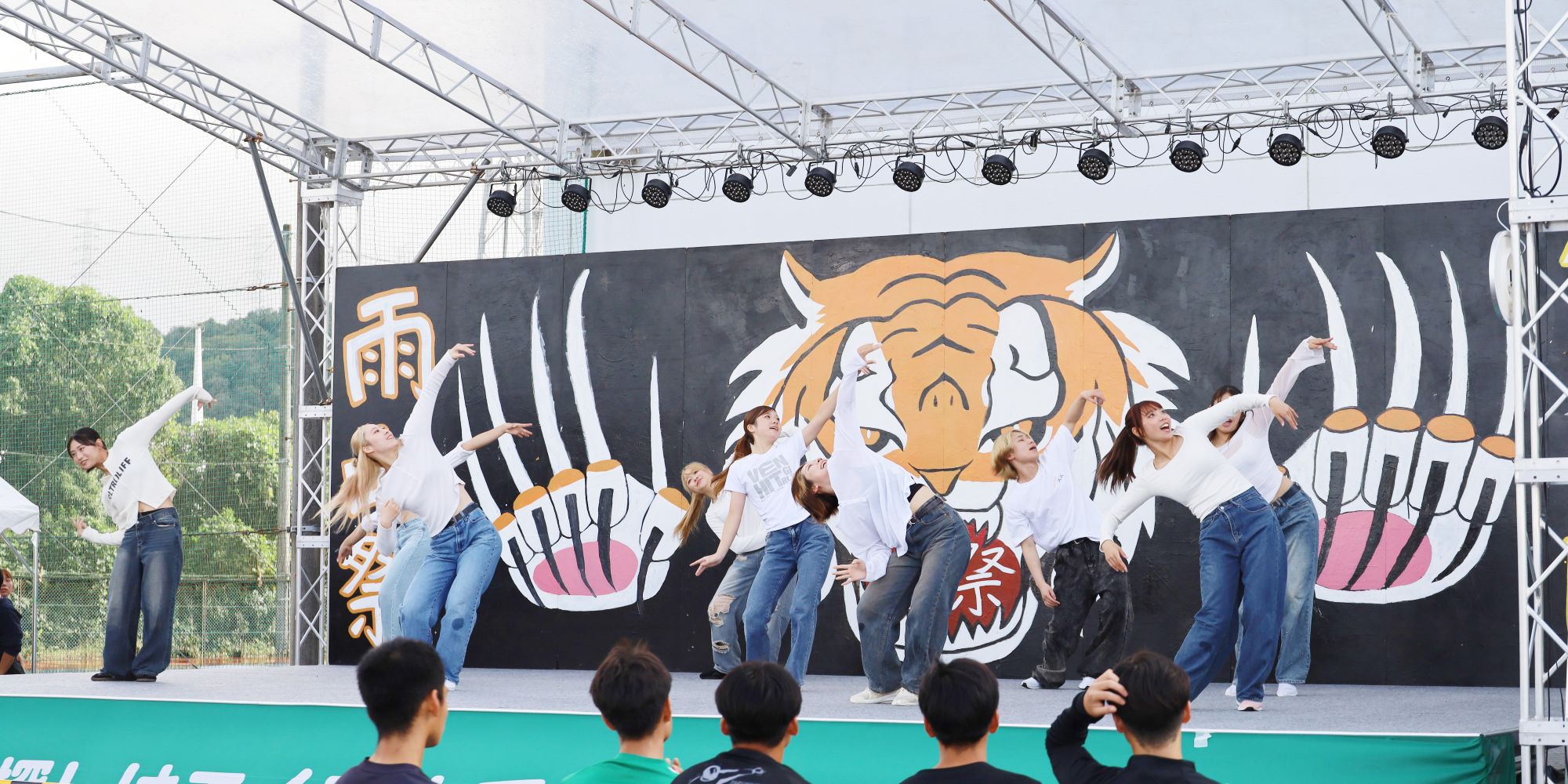 ダンス部が学園祭スペシャルパフォーマンスを披露・大阪体育大学学園祭