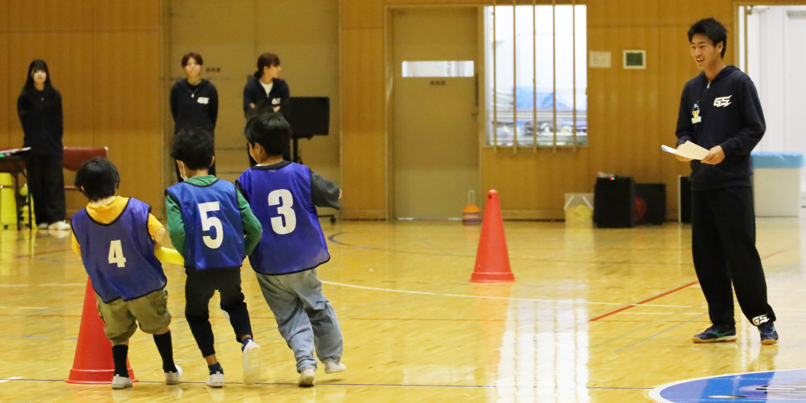 運動会には小学生およそ85人が参加。台風の目や玉入れなどの種目で盛り上がった・大阪体育大学学園祭